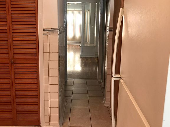 5th image of 1637 N Maplewood Ave #1