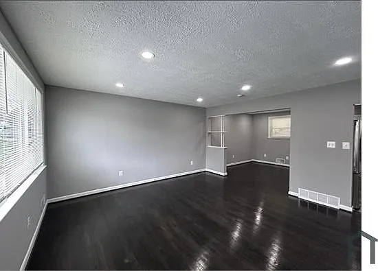 10 Walnut Ave — Photo 3