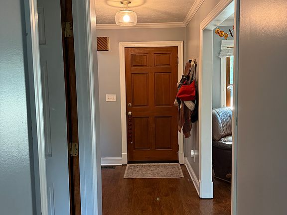 3rd image of 846 Southview Cir