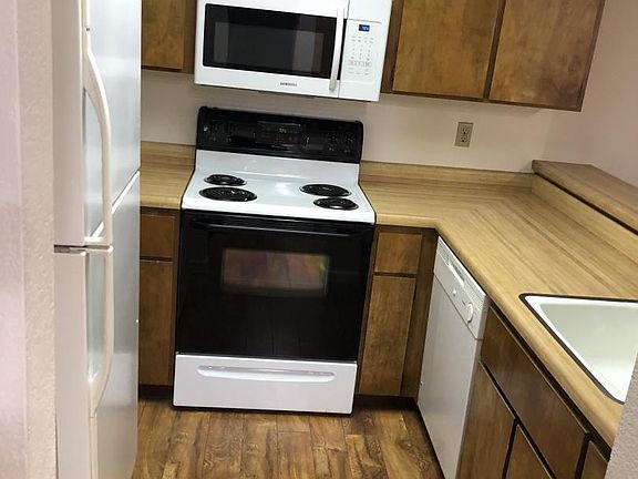 5th image of 151 La Crosse Dr