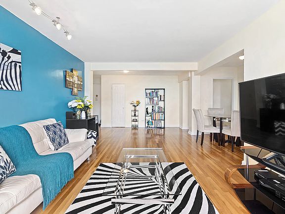 2nd image of 2244 Bronx Park E APT 6G