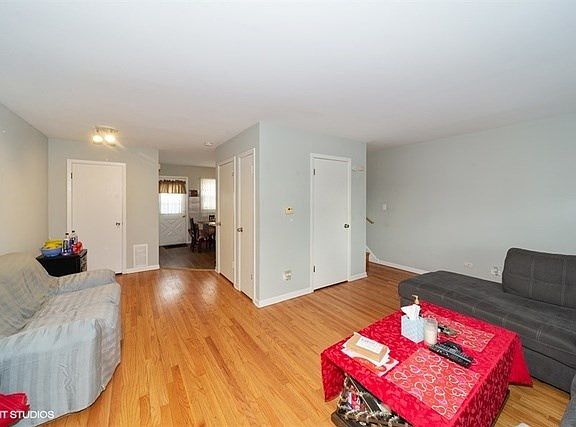 3rd image of 9882 Garden Ct