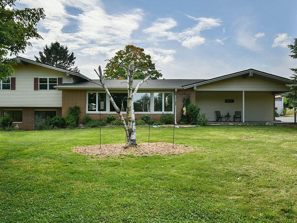 1st image of W267N5875 Moraine Dr