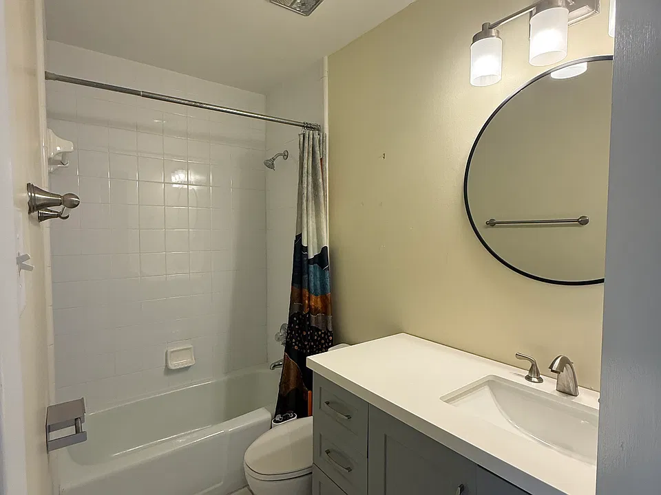 Full Bathroom 1