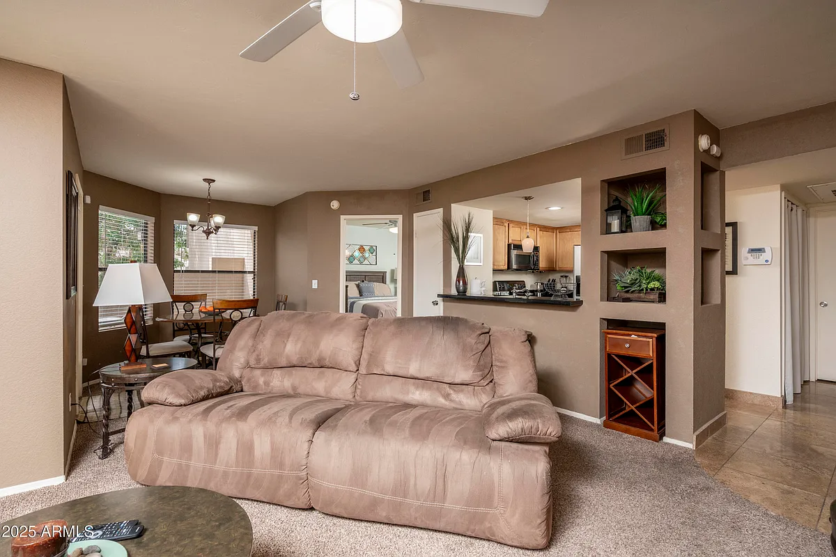 Building Photo - 4850 E Desert Cove Ave #323