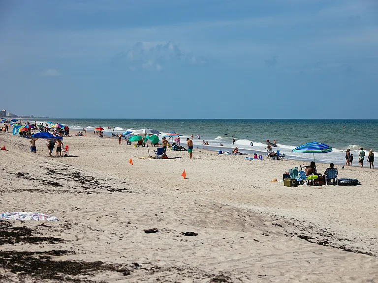 Beachside Apartments — Photo 14