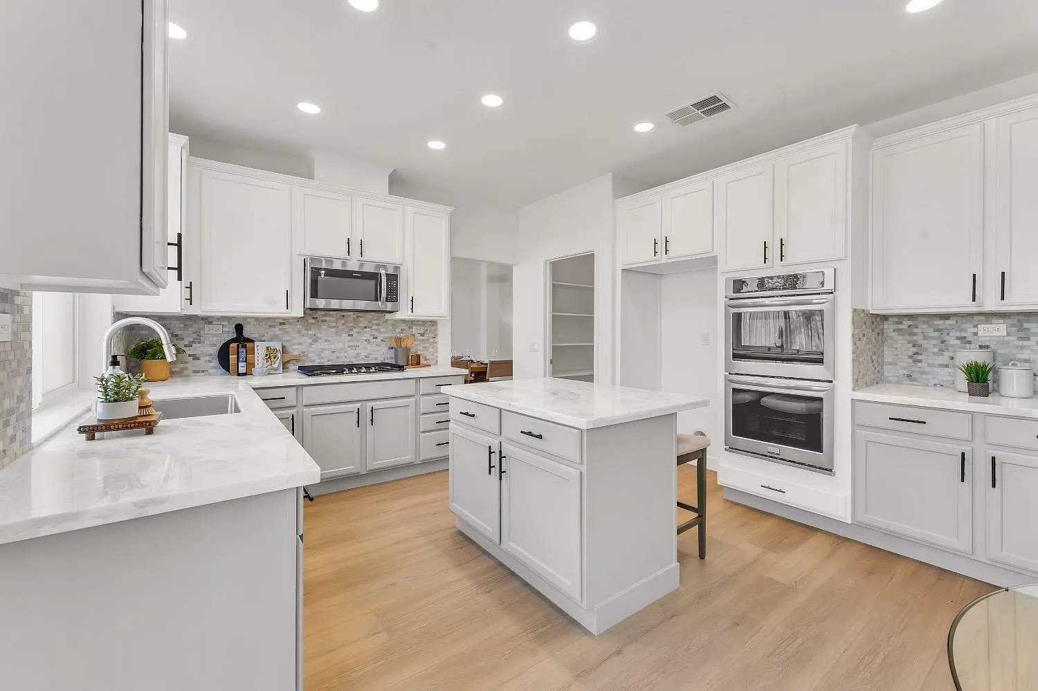 6905 Canton Ct photo 1