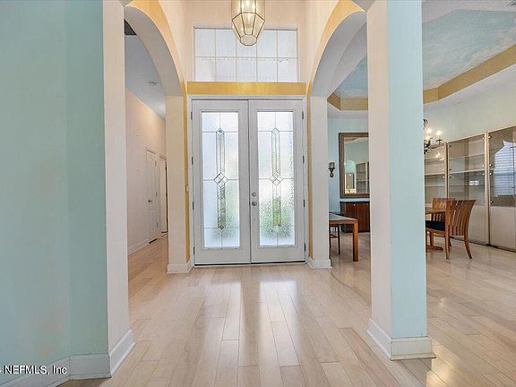 3rd image of 1325 BARRINGTON Circle