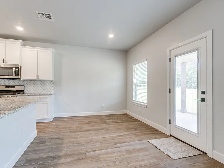 2379 Clubhouse Dr — Photo 10