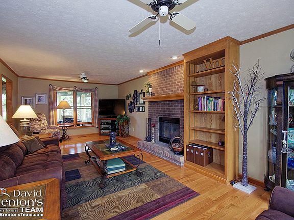 5th image of 868 Crystal Lake Dr
