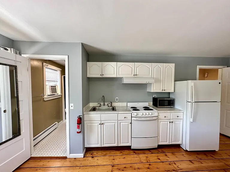 1147 Main St #6 — Photo 5