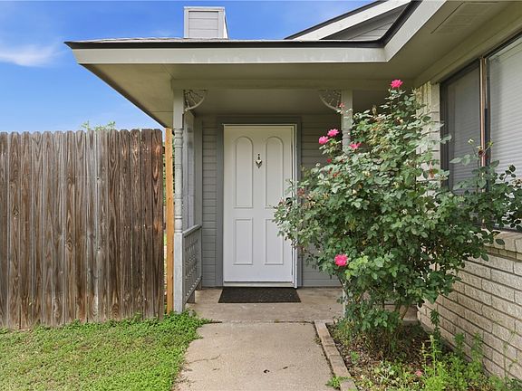 3rd image of 3113 Larkspur Cir