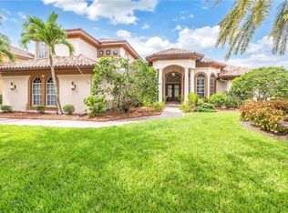 9086 Silverthorn Rd, Seminole, FL 33777