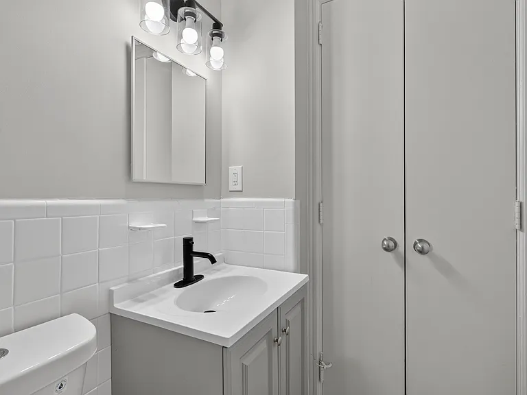 705 8th St SE #400 — Photo 9