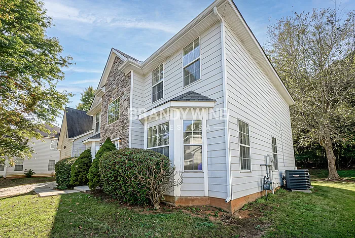 5 bed, 3.0 bath, 3120 sqft, $2,730 — Photo 3