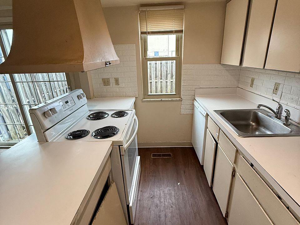 1st image of 4813 Moreland Dr W
