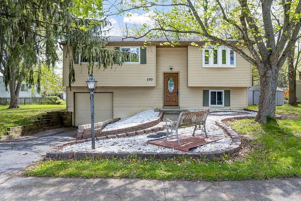 1st image of 590 Pickerington Hills Dr