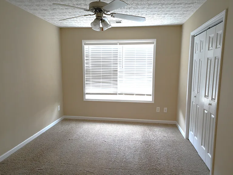 221 Alton Cir — Photo 9