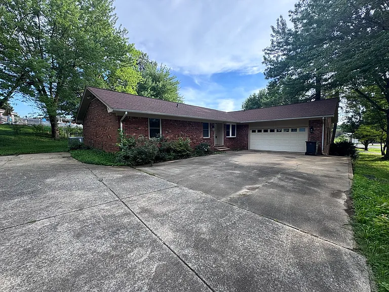 4430 Chicadee Dr — Photo 2