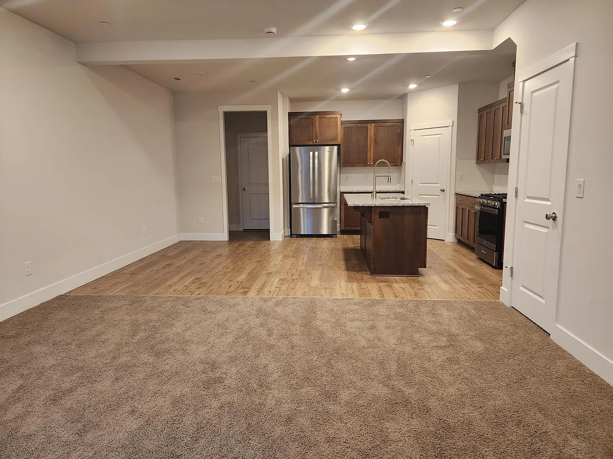 Building Photo - 6910 NE 16th Ave