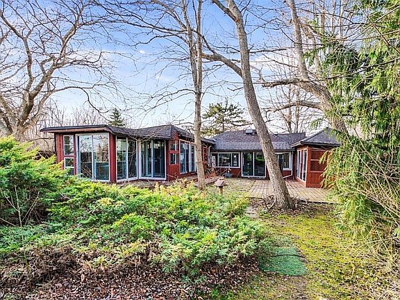 2nd image of 3343 Lake Rd N