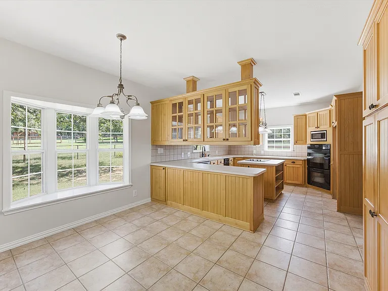 1025 Burchbury Trl — Photo 22