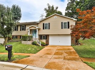 936 Hanna Valley Estates Dr, Ballwin, MO 63021