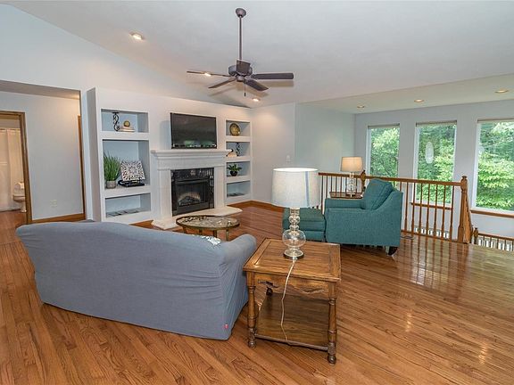 3rd image of 3169 Crystal Lake Dr