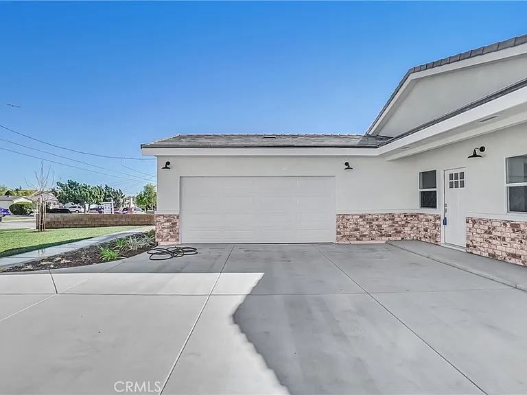 451 Hervey Ave — Photo 14