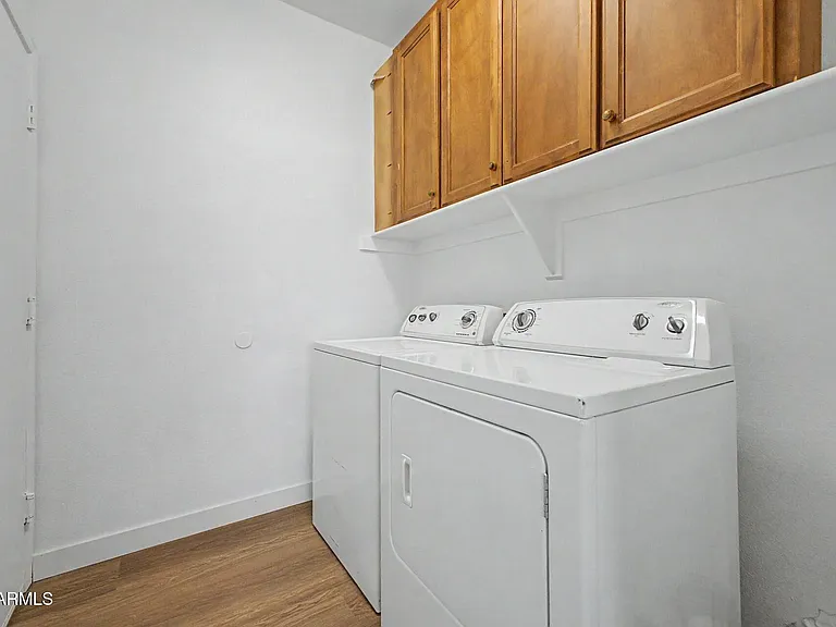 8868 W Laurel Ln — Photo 20