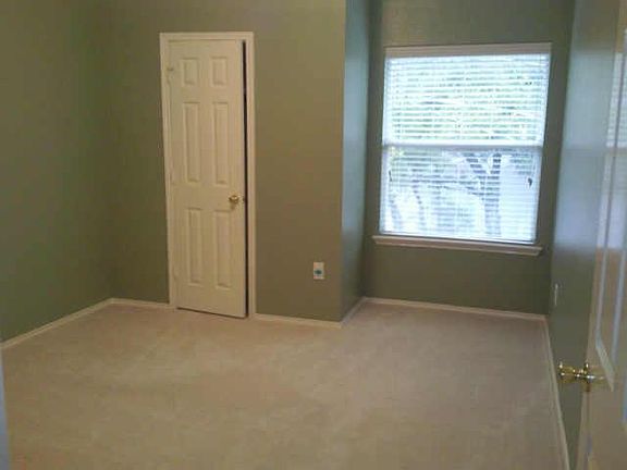 3rd image of 1316 Carver Ln