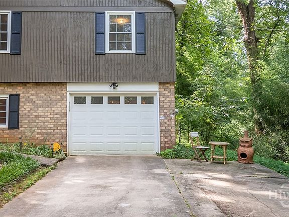 4th image of 210 Tall Tree Road