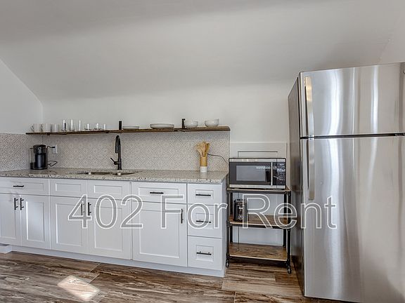 4th image of 3420 Burt St #1