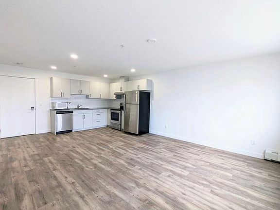 4th image of 10882 98th St NW #203