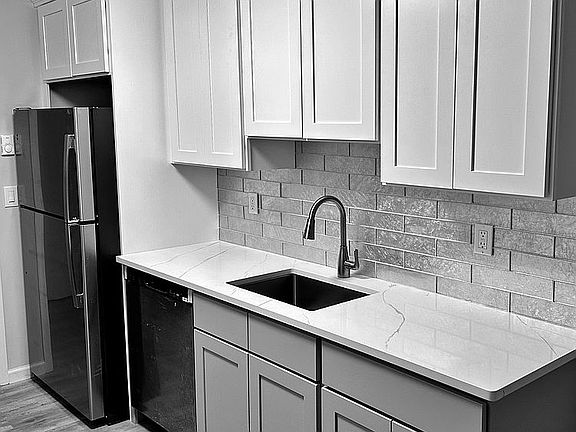 2nd image of 1701 Holly Stream Ct