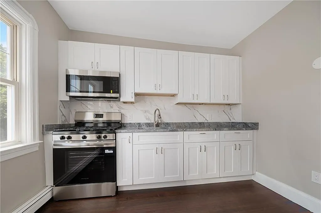 2 bed, 1.0 bath, 1323 sqft, $2,800 — Photo 1