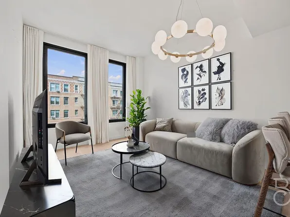 21-21 31st St #4J, Astoria, NY 11105