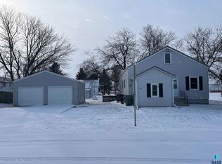 225 W Henry St, Freeman, SD 57029