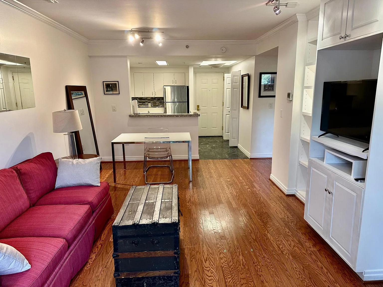 1 bed, 700 sqft, $3,200 — Photo 4