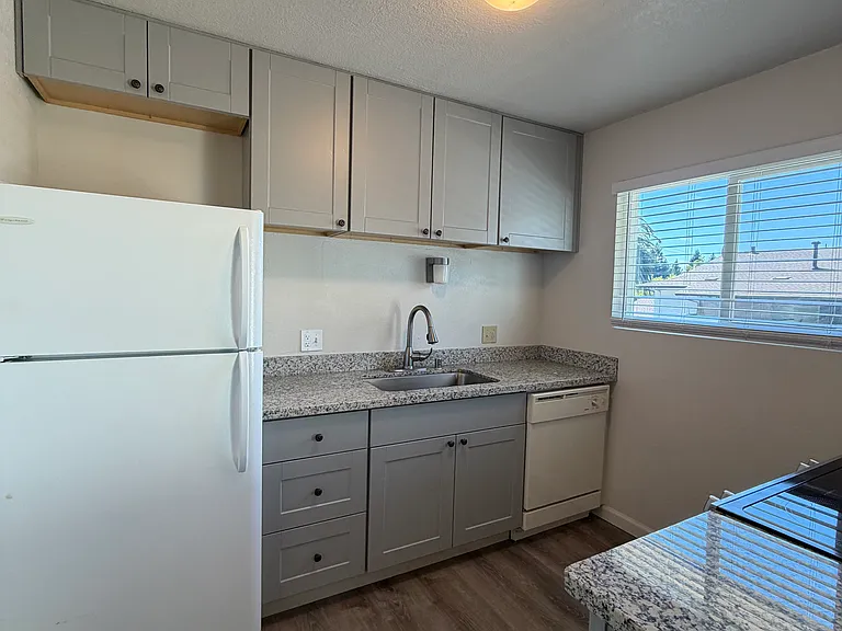 2435 Bethards Dr #3 — Photo 6
