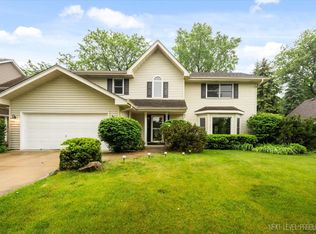 2556 Leach Dr, Naperville, IL