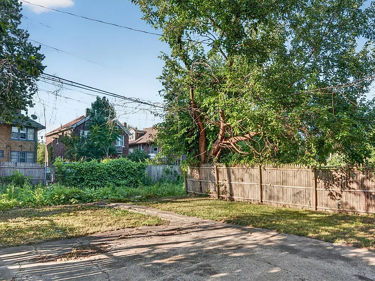 2025 Calvert St — Photo 40