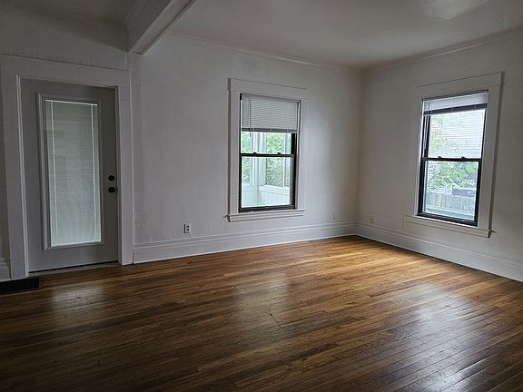 5th image of 607 Fuller Ave SE #1