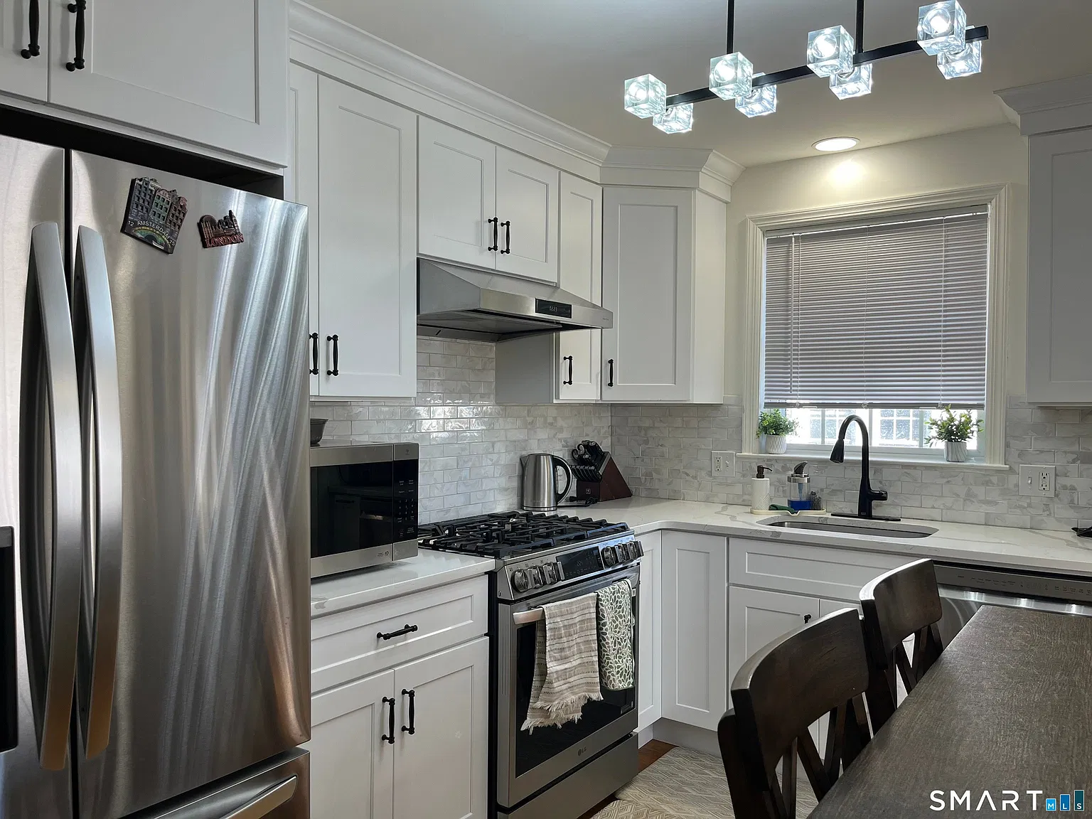 3 bed, 1880 sqft, $3,600 — Photo 1