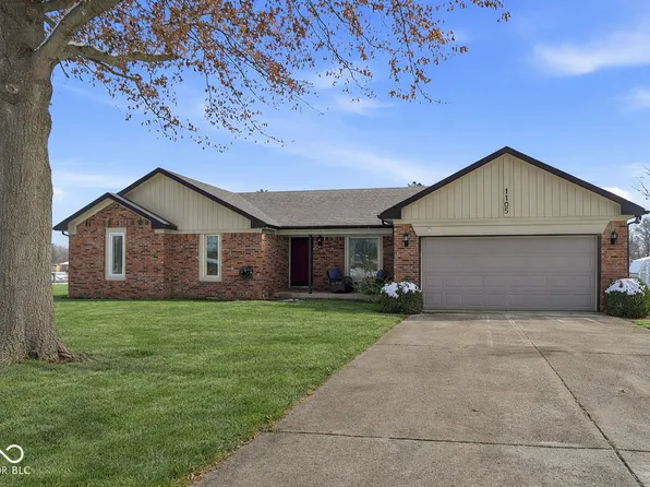 1105 Fox Trail Dr E, New Palestine, IN 46163