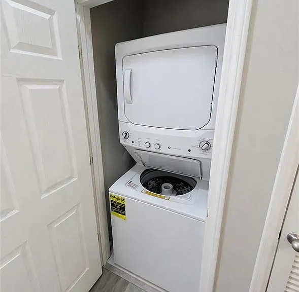 4107 Stratford Cmns — Photo 19