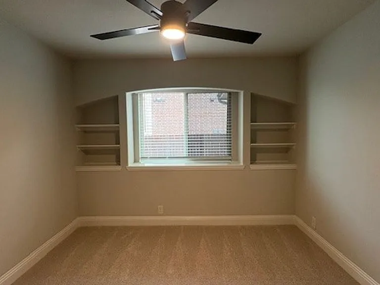 9400 Wellington Dr — Photo 17