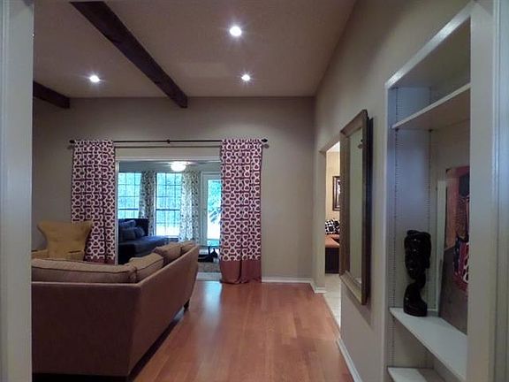 3rd image of 812 Penn Pl