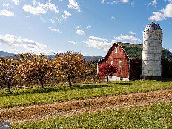 4th image of 461 Thunderbird Rd