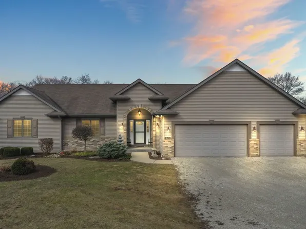 7710 Hunters Ln, Burlington, WI 53105